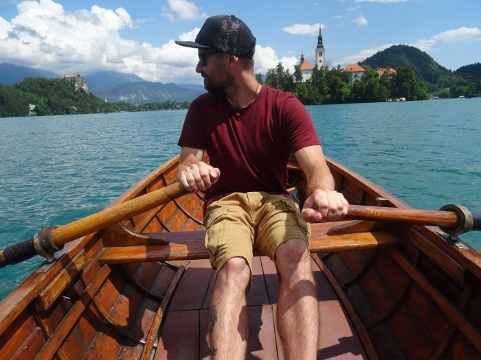 Na loďce na jezeře Bled